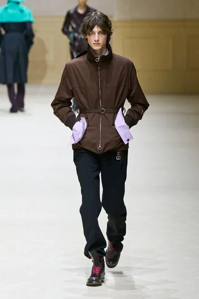 Look 30